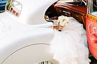 Wybór samochodu na ślub a… strój Panny Młodej