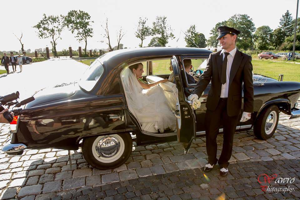 Zabytkowy piękny samochód na ślub Olsztyn