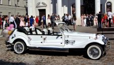 Samochody do ślubu Wypożyczalnia aut na śluby wesela Luksusowe limuzyny ślubne