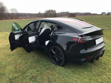 Tesla 3 do ślubu elektryk Long Range, AWD Premium . Kolor czarny z białą skórą . POLECAM  -  Knurów  -  śląskie