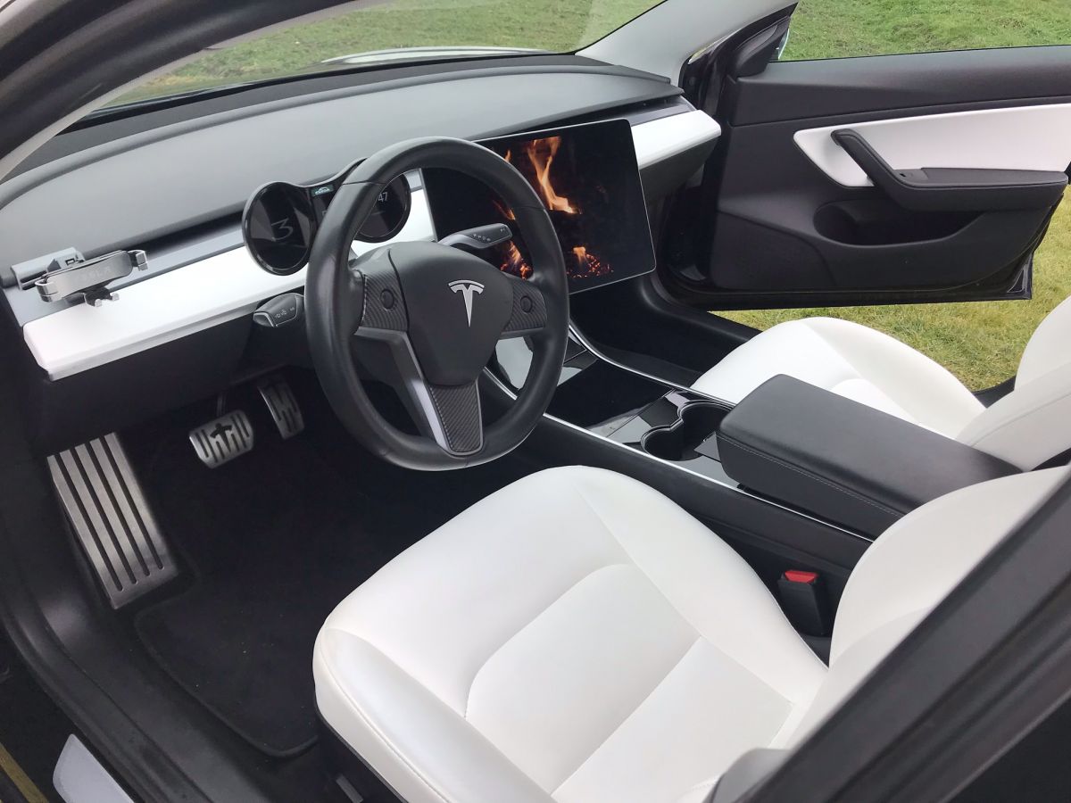 Tesla 3 do ślubu elektryk Long Range, AWD Premium . Kolor czarny z białą skórą . POLECAM Kraków