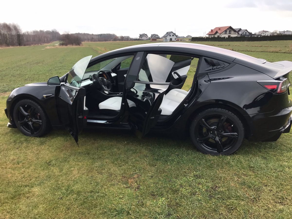 Tesla 3 do ślubu elektryk Long Range, AWD Premium . Kolor czarny z białą skórą Wodzisław Śląski